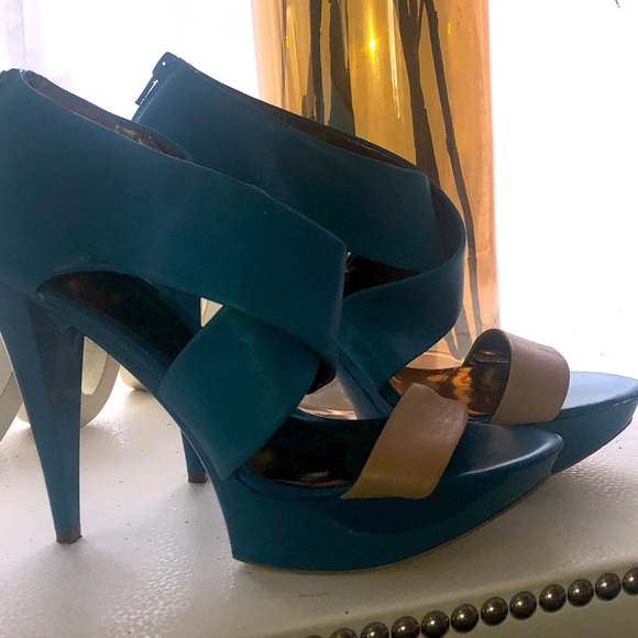 Carlos Santana Turquoise and tan stacked 4 inch heel - Picture 5 of 5